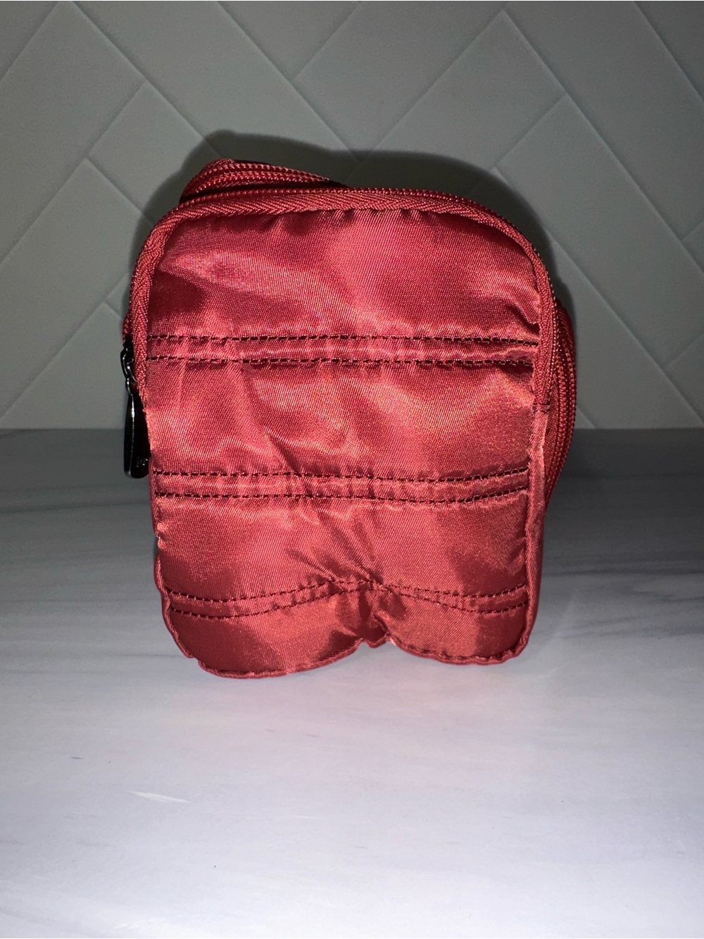 Lug Trolley Cosmetic Travel bag - Rosewood Red - New! - Picture 3 of 13
